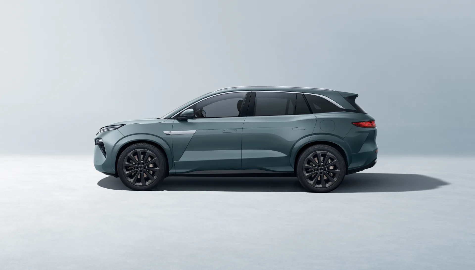 BYD ATTO 8 — imagen 1